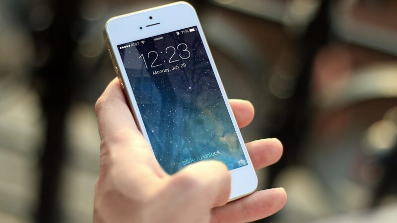 Apple Targets Smart Lock Screen for iPhones Running iOS 17