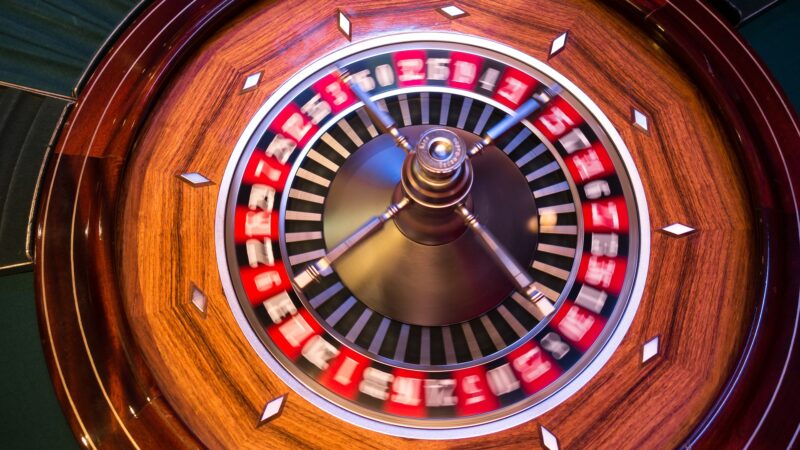 How to play live roulette online